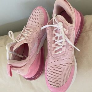 Nike 270 Sneakers in Light Pink and White 6Y